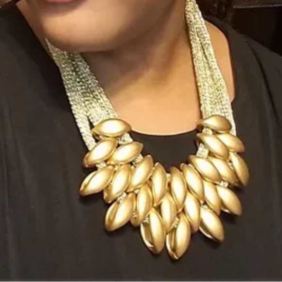 2/$50 Set of necklace and sunglasses - Picture 4 of 4